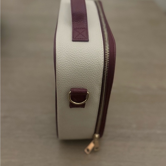 LACATTURA classic bee accent ivory leather makeup travel case bag - Picture 7 of 12